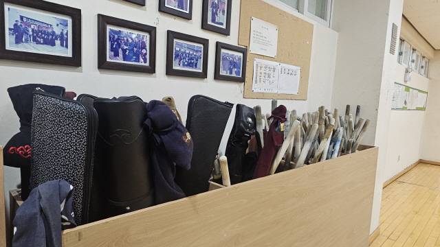 ▲ 동방검도관 한 켠에 정돈된 검도 장비들.