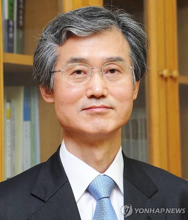 윤 대통령, 새 대법원장 후보자에 조희대 전 대법관 지명 (서울=연합뉴스) 진성철 기자 = 윤석열 대통령이 8일 차기 대법원장 후보자로 조희대 전 대법관(사진)을 지명했다. 2023.11.8  
 [연합뉴스 자료사진] zjin@yna.co.kr