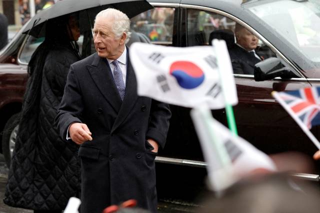 8일(현지시간) 뉴몰든 한인타운을 방문한 영국 찰스 3세 국왕. 로이터연합뉴스