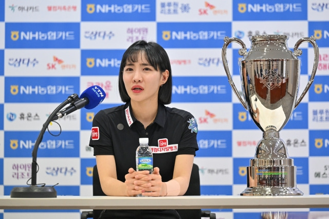 최혜미가 8일 경기도 고양 PBA 스타디움에서 열린 NH농협카드 LPBA 챔피언십 우승 기자회견에서 취재진의 질문에 답하고 있다. LPBA 제공