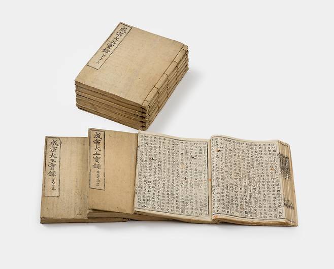 오대산사고본 국보 ‘성종실록’(1606년). 1913년 일본에 무단 반출된 지 110년 만에 귀향한 조선왕조실록이다. /국립조선왕조실록박물관