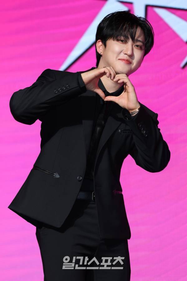 스트레이 키즈 창빈이 10일 오전 서울 영등포구 콘래드 서울에서 열린 미니 앨범 '樂-STAR' 발매 기념 기자간담회에 참석해 포즈를 취하고 있다. 타이틀곡 '락(樂)'은 살면서 희로애락의 감정을 느끼게 되지만 마지막으로 선택하는 감정은 '락'이었으면 좋겠다는 의미를 담았다. 서병수 기자 qudtn@edaily.co.kr /2023.11.10/