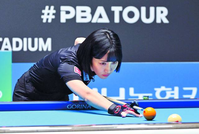 최혜미가 8일 경기 고양 PBA 스타디움에서 열린 NH농협카드 LPBA 챔피언십 결승에서 공을 치고 있다. LPBA 제공