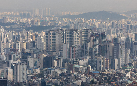 10일  한국부동산원 청약홈 자료(11월3일 기준) 분석 결과 올해 수도권에는 총 106개 단지, 3만3151가구가 청약시장에 나왔으며 이 중 지하철역 반경 500m 이내 또는 도보 10분 거리인 역세권(예정역 포함) 단지는 38개(6837가구)인 것으로 나타났다. 역세권 단지의 1순위 평균 경쟁률은 39.06 대 1로 비역세권(68개, 총 2만6314가구) 단지 경쟁률의 4배를 기록했다./사진=뉴스1