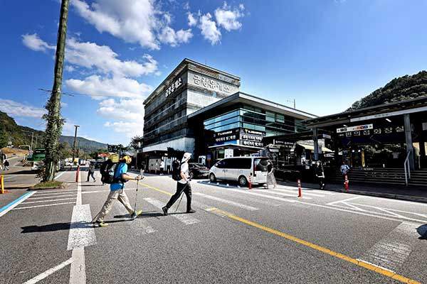 금강휴게소에서 어깨산-망덕산 산행을 시작한다.