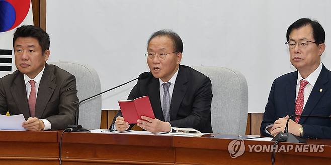 발언하는 윤재옥 원내대표 (서울=연합뉴스) 한상균 기자 = 국민의힘 윤재옥 원내대표가 10일 국회에서 원내대책회의를 하고 있다. 2023.11.10 xyz@yna.co.kr