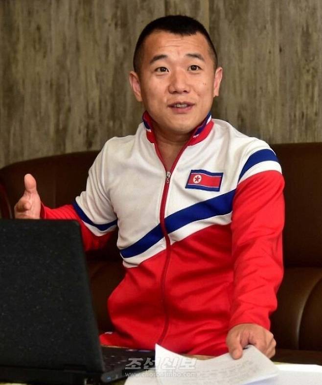 북한의 '역도 영웅' 엄윤철 [조선신보 캡처·재판매 및 DB 금지]