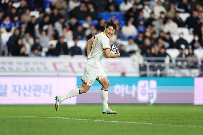 울산문수축구경기장/ K리그1/ 파이널A/ 울산현대축구단 vs 포항스틸러스/ 포항 이호재 득점/ 골 세레머니/ 사진 곽동혁