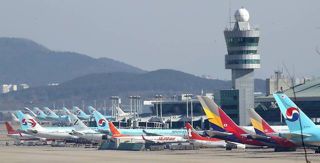 인천국제공항 주기장에 항공사 비행기들이 서 있다. /뉴스1