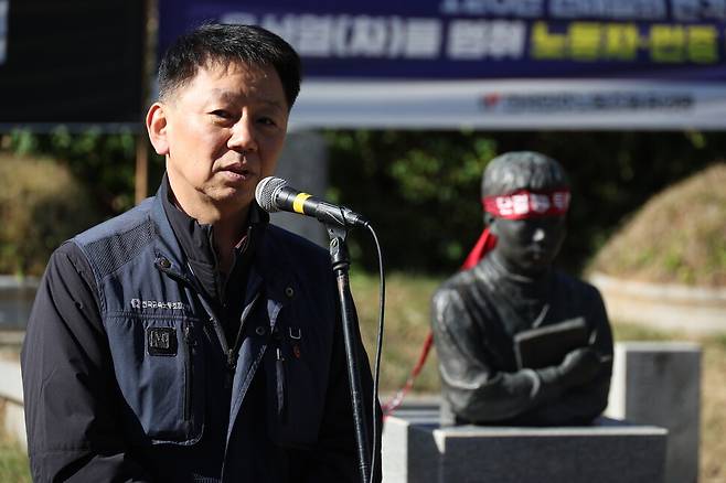 전태일노동상 공로상을 받은 김준영 한국노총 금속노련 사무처장이 소감을 밝히고 있다. 강창광 선임기자