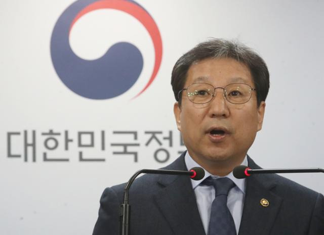 이성희 고용노동부 차관이 지난 2일 정부서울청사에서 근로시간 면제제도 등 기획감독 중간결과 발표를 하고 있다. 뉴시스