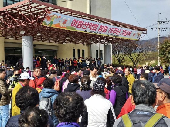 장제원 국민의힘 의원이 11일 부산 외곽조직인 산악회 행사에 참석한 모습. 장제원 페이스북 캡처