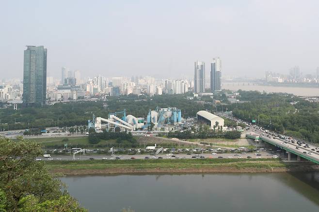 Sampyo Remicon's ready-mix concrete factory site, before being demolished in Aug. 16, 2022. (Seongdong-gu Office)