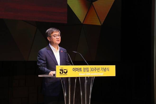 지난 9일 열린 이마트 창립 30주년 기념 행사에서 한채양 대표이사가 기념사를 하고 있다. /이마트