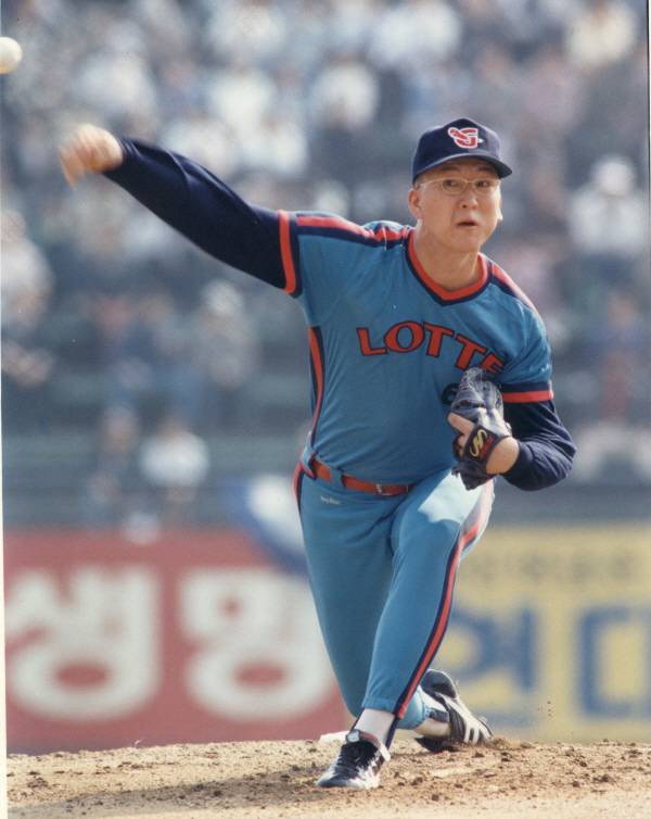 유제모의 스승이자 롯데 자이언츠의 레전드인 ‘안경에이스’ 염종석 동의과학대 감독. 국제신문DB