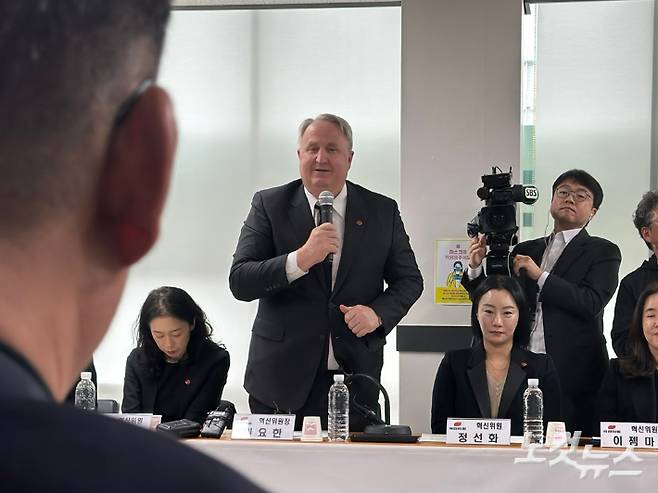 인요한 국민의힘 혁신위원장이 14일 국민의힘 제주도당 당사에서 당원들과 간담회를 가졌다. 이인 기자