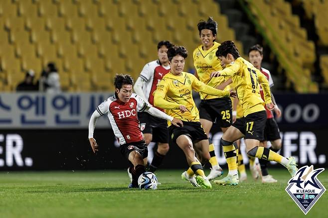 전남 드래곤즈-부산 아이파크 경기 모습. /사진=한국프로축구연맹