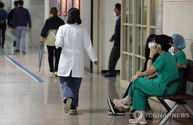 "한국의료 질·접근성, OECD 평균보다 좋지만 인력공급은 적어" [연합뉴스 자료사진]