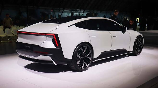 사진 : 폴스타 5