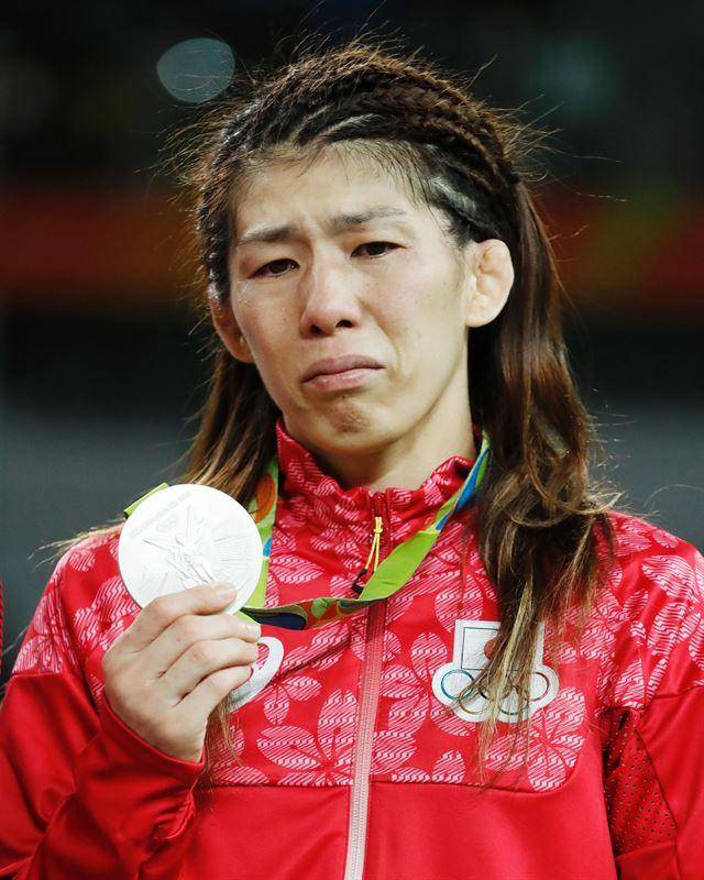 일본 여자 레슬링의 요시다 사오리가 2016년 브라질 리우데자네이루 카레오카 아레나2에서 열린 리우 올림픽 여자 자유형 53㎏급에서 은메달을 딴 모습. 리우=AFP연합뉴스