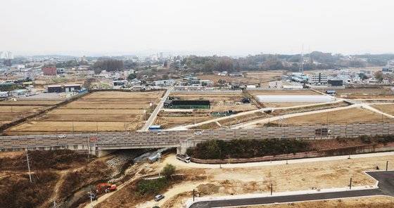 경기 오산·용인·구리 등 5개 지구에 8만호 규모의 신규 택지가 조성된다. 사진은 15일 오후 3만1천호가 공급되는 오산세교3지구 예정지 모습. 연합뉴스