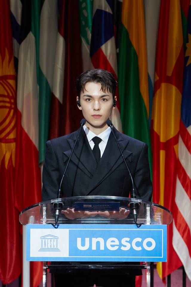 그룹 세븐틴(Seventeen, 에스쿱스 정한 조슈아 준 호시 원우 우지 디에잇 민규 도겸 승관 버논 디노). 제13회 '유네스코 청년포럼'/ 플레디스 엔터테인먼트