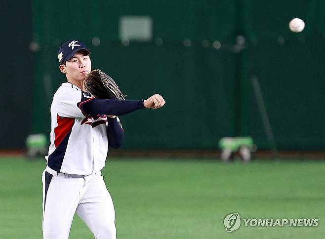 김혜성, '공수 모두 내게 맡겨' (도쿄=연합뉴스) 한종찬 기자 = 아시안프로야구챔피언십(APBC) 한국 야구대표팀 김혜성이 15일 도쿄돔에서 훈련하고 있다. 대표팀은 16일 낮 12시 호주와 예선 1차전을 갖는다. 2023.11.15 saba@yna.co.kr