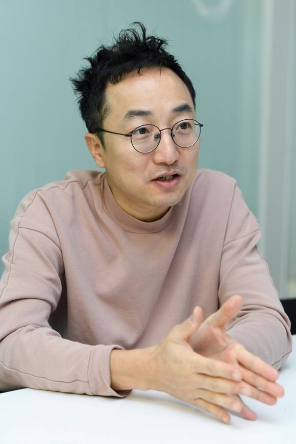 SBS 시사교양프로그램 '꼬리에 꼬리를 무는 그날 이야기' 황성준 PD가 최근 <더팩트>와 만나 프로그램에 관한 다양한 이야기를 나눴다. /SBS