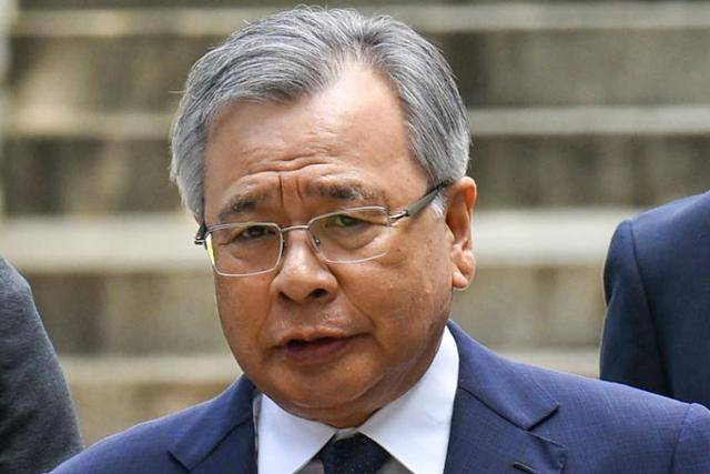 박영수 전 특별검사가 8월 3일 서울 서초구 서울중앙지법에서 구속 전 피의자 심문을 받기 위해 법원에 출석하고 있다. 한국일보 자료사진