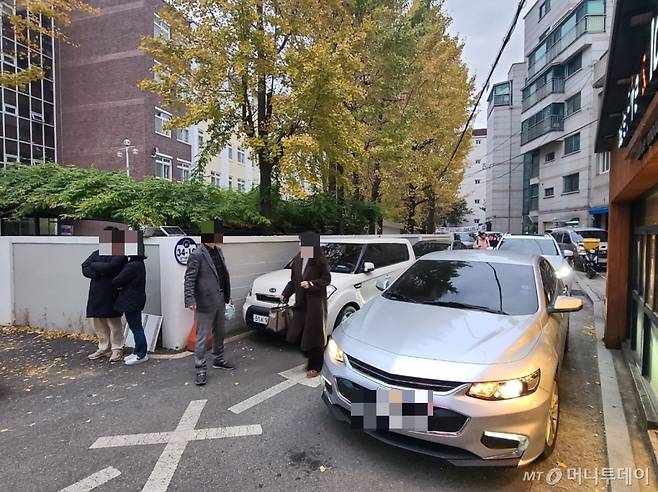 16일 오전 7시30분쯤 서울 강서구 명덕고등학교 인근 일방통행 도로. 교통정체가 이어지고 있다./사진=천현정 기자