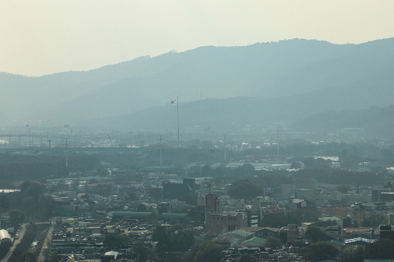 국토부가 지난 15일 경기도 구리와 오산, 용인 등 수도권 3곳과 충북 청주와 제주시 등 2곳에 8만가구 규모의 신규택지를 조성한다고 밝혔다. 사진은 경기 구리타워에서 바라본 구리토평지구. /사진=뉴시스