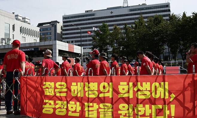 지난 9월 23일 오후 서울 전쟁기념관 앞에서 고 채 상병 사건의 진상을 촉구하는 해병대 예비역 전국 연대 1차 집회가 열리고 있다. 연합뉴스