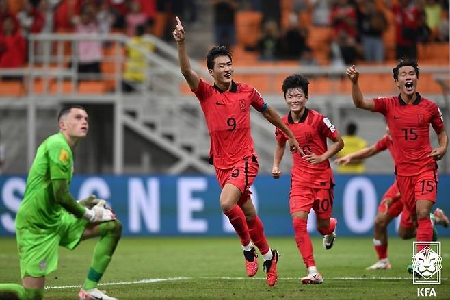 12일 인도네시아 자카르타 인터내셔널 스타디움에서 열린 2023 FIFA U-17 남자 월드컵 조별리그 E조 1차전 한국과 미국의 경기에서 김명준이 득점 후 세리머니하고 있다. (대한축구협회 제공) 2023.11.12/뉴스1