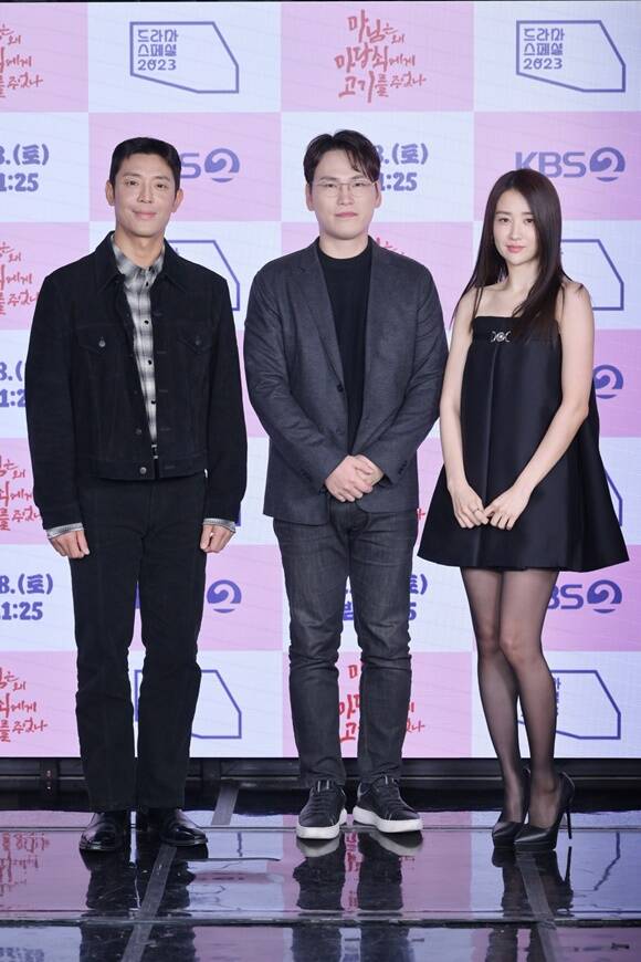 배우 김주헌, 함영걸 PD, 박하선(왼쪽부터)이 17일 오후 온라인으로 진행된 '마님은 왜 마당쇠에게 고기를 주었나' 제작발표회에 참석했다. /KBS