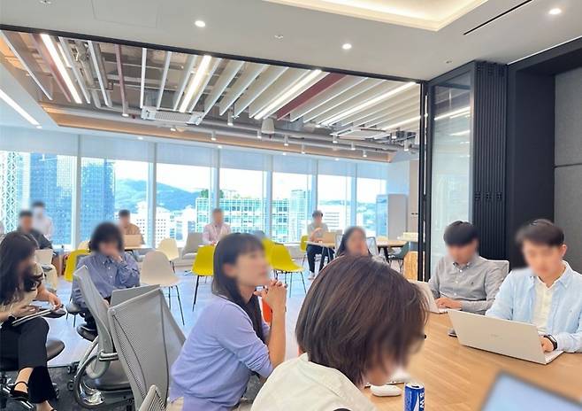 지난해 말 입주한 을지로 센터원의 도요타코리아 사무실. 개인 업무보다는 의사소통을 위해 회사에 오는 영업직의 특성을 반영해 미팅 공간을 크게 넓혔다. 도요타코리아