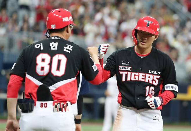 KIA 타이거즈 최원준(오른쪽). 뉴스1 DB ⓒ News1 김성진 기자 /사진=뉴스1