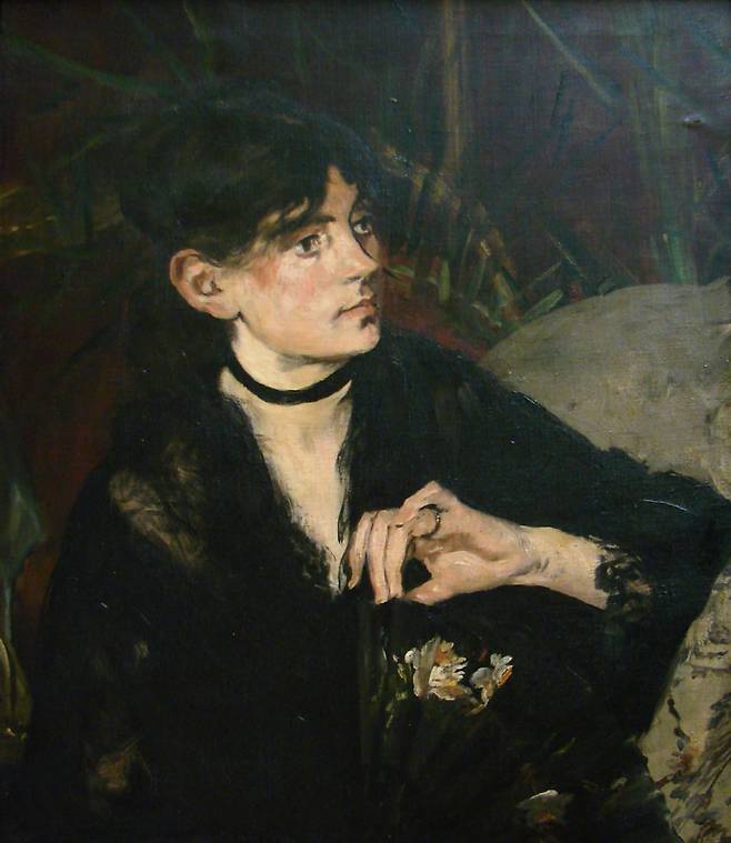 부채를 든 베르테 모리조(1874). 그림 속 모리조는 갈수록 자신의 내밀한 속을 드러내는 것처럼 보인다. /팔레 드 보자르 드 릴