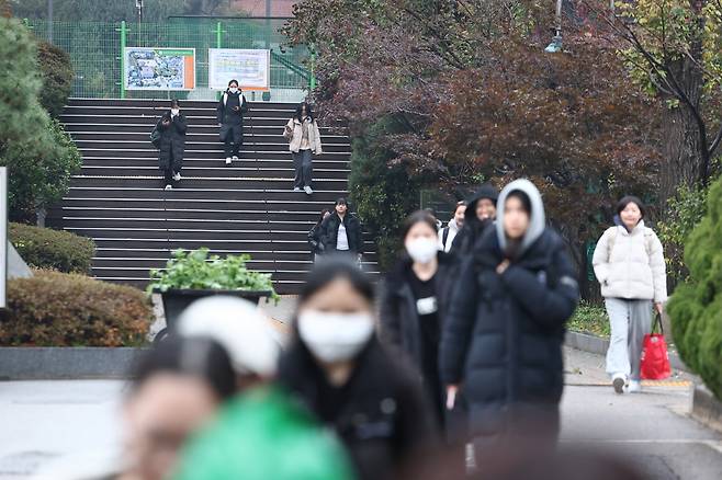 Students exit Sunrin Internet High School in Seoul on Thursday after completing the 2024 Suneung. (Yonhap)