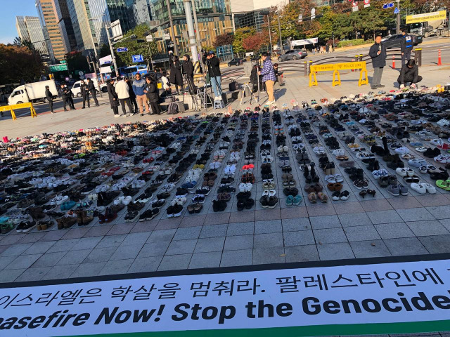 ▲17일 저녁 서울 중구 보신각 인근에서 열린 국내 인권단체들의 팔레스타인 추모 전시. ⓒ인권운동네트워크 바람