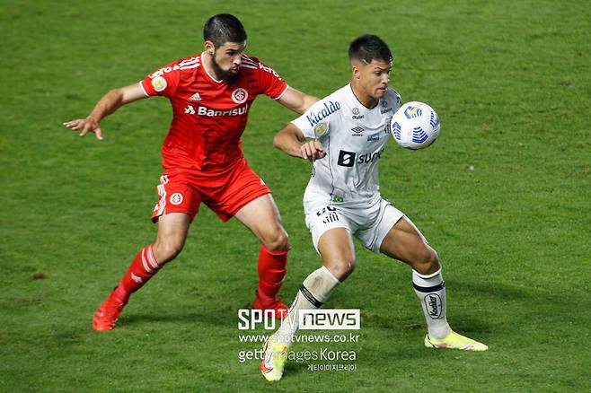 ▲ 펠레가 뛰었던 산토스 출신이라 더 주목 받는 브라질 축구 신성 마르코스 레오나르도는 뉴캐슬 유나이티드, 레알 마드리드 등의 시야에 들어갔다.