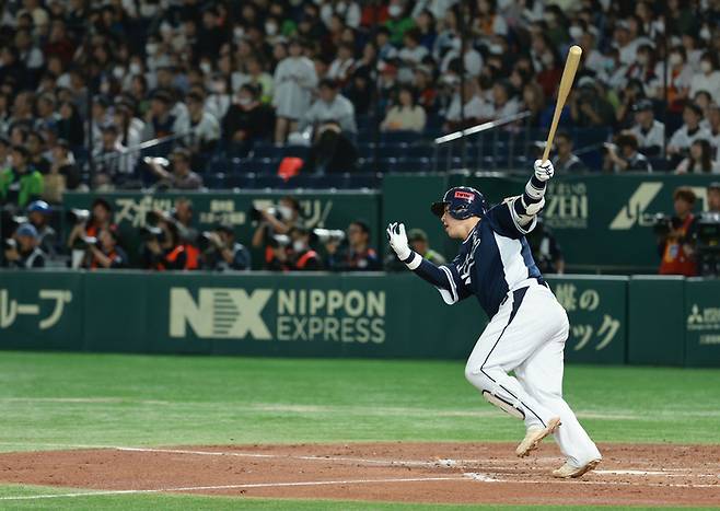 19일 일본 도쿄돔에서 열린 아시아프로야구챔피언십(APBC) 결승전 대한민국과 일본의 경기. 3회초 1사 1,2루에서 노시환이 2타점 적시타를 치고 있다. 2023.11.19. 사진 | 도쿄=연합뉴스