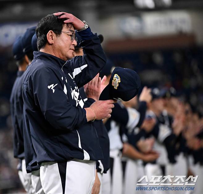 19일 일본 도쿄돔에서 열린 2023 아시아 프로야구 챔피언십(APBC) 한국과 일본의 결승전. 준우승을 차지한 류중일 감독이 아쉬워하고 있다. 도쿄(일본)=박재만 기자 pjm@sportschosun.com/2023.11.19/