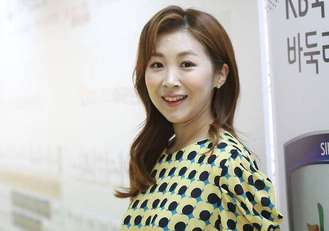 바둑 리그 홍일점 사령탑에 선임된 한해원 감독이 18일 2차 선수 선발식 종료 후 이번 시즌에 임하는 각오를 밝히고 있다. /한국기원