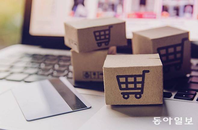 해외직구는 제품을 직접 해외에서 수입하므로, 저렴하게 물건을 구매할 수 있습니다 / 출처=셔터스톡