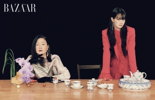 배우 김해숙(왼쪽), 신민아 / 하퍼스 바자 코리아 Harper's BAZAAR KOREA