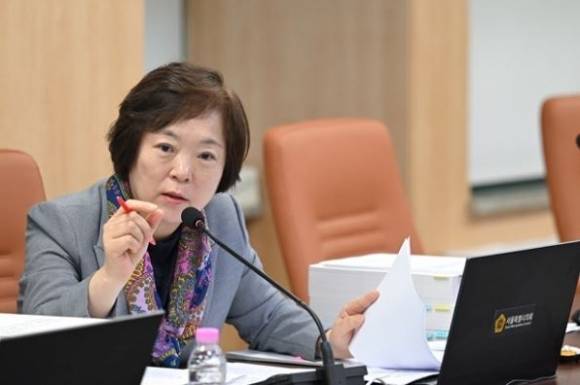 지난 7일 실시된 주택정책실 행정사무감사에서 질의중인 신동원 의원