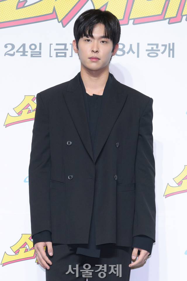 배우 이시우가 20일 오전 서울 강남구 조선 팰리스 서울 강남에서 진행된 쿠팡플레이 시리즈 ‘소년시대’(극본 김재환/연출 이명우) 제작발표회에서 포즈를 취하고 있다. 김규빈 기자