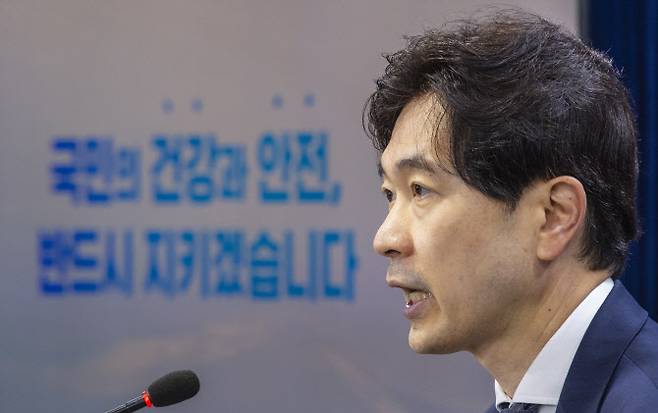 박성훈 해양수산부 차관이 14일 오전 서울 종로구 정부서울청사에서 열린 후쿠시마 원전 오염수 방류 관련 정례 브리핑에 참석해 우리 해역 수산물 안전 관리 현황을 설명하고 있다.(사진=연합뉴스)