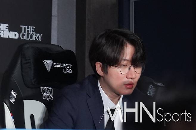 긴장한 양대인 감독