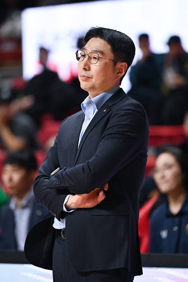 국민은행 김완수 감독. 사진 | KBL